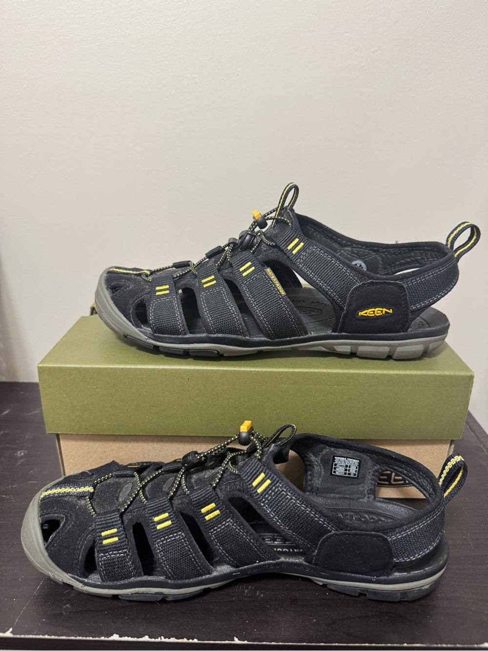 Keen Clearwater Women's Size 10 Black Sandals with Yellow Accents Hiking Outdoor